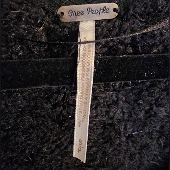 NWT Free People Icing V-Neck Fuzzy Eyelash Slouchy Soft Long Sleeve Sweater Blk - Picture 5 of 11